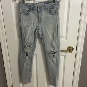 American Eagle light wash ripped jeggings size US 6